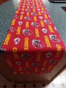 NFL Kansas City Chiefs, rot/gelb Name handgefertigter Tischläufer, ungefüttert 56" x 12" - Bild 1 von 2