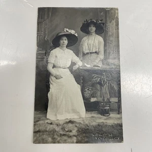 ORIGINAL VINTAGE RETRO B&W Portrait Postcard Photo Curio Junk 1910 Cowdenbeath - Picture 1 of 3