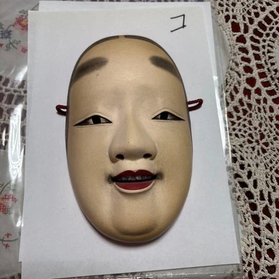 Máscara Noh Madera Expresión Sonriente Cordón Rojo Auténtico Modelo Máscara Noh Foto 1 de 4