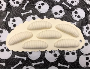 RARO Molde en forma de gusano de insectos Silicona Halloween 3D Herramientas para hornear - Imagen 1 de 5