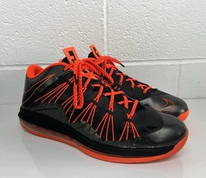 Nike LeBron 10 X Low Black Total Crimson Orange Uomo 13 579765-001 Sneakers 2013 - Foto 1 di 8