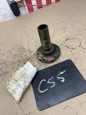 #9 1980 1995  F150 BRONCO FRONT AXLE 4WD SPINDLE WHEEL BEARING RACE HUB Dana 44 - Image 1 of 4