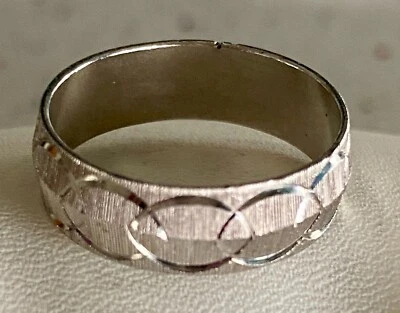 Anillo Banda Círculos Entrelazados 18kt HGE Tono Plata Cepillado Talla 8 Foto 1 de 4
