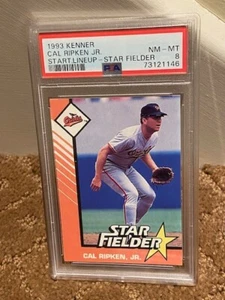 1993 Kenner Starting Lineup Cal Ripken Jr. PSA 8 estrellas tarjeta de campo bajo pop nuevo estuche - Imagen 1 de 1
