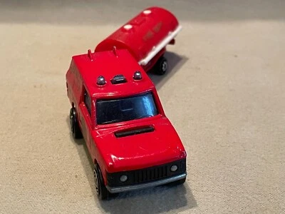 Majorette 246 RANGE ROVER Fire Service + 21760 Fire Trailer.  - Image 1 of 4