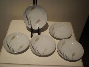 SET OF 5 VINTAGE JAPANESE THREE CROWN CHINA DESERT / FRUIT BOWLS - Picture 1 of 3