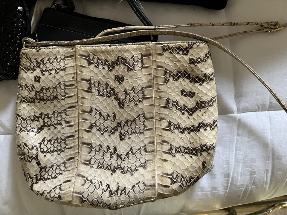 Cartera serpiente vintage Saks Fifth Avenue Foto 1 de 3