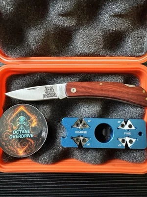 Caja de supervivencia impermeable Marble’s con cuchillo plegable pequeño y afilador Foto 1 de 4