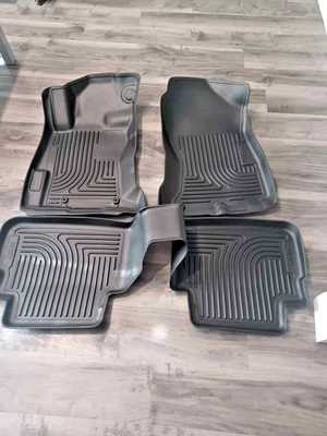 Напольные коврики Husky Liners Weatherbeater | Подходит для Subaru Crosstrek 2018–2023 годов выпуска, 2017 годов выпуска  - Изображение 1 из 4