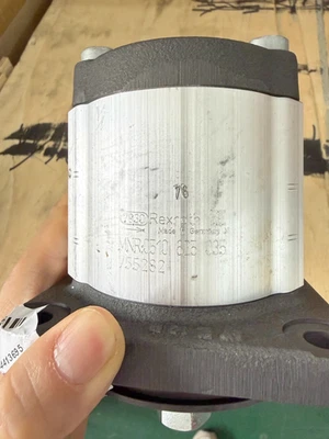 Rexroth Gear pump 0510625035 AZPN-11-020RCB20MB UPS fshipping - Image 1 of 2