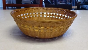 Vintage 9" in. Circular Wicker Basket. Good For Display, or Decoration. - Picture 1 of 5