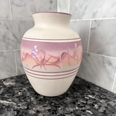 Jarrón vintage nuevo West Pottery rosa atardecer desierto pintado a mano 6,25" Foto 1 de 4