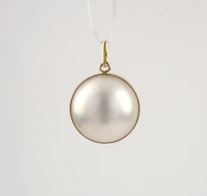 15mm Round Mabe Pearl 18K Yellow Gold Pendant Charm - No chain - Picture 1 of 13