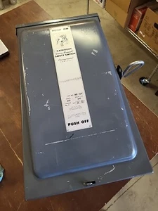 ITE NR324 200 Amp 240 Volt 3 Phase Raintight Vacu-Break Disconnect Safety Switch - Picture 1 of 14