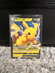 2021 Pokemon Near Mint Pikachu V SWSH061 Sword & Shield Black Star Promo - Bild 1 von 2