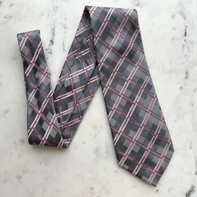Corbata Hombre Geoffrey Beene Rosa y Plata Cuadros 100% Seda’s  Foto 1 de 3
