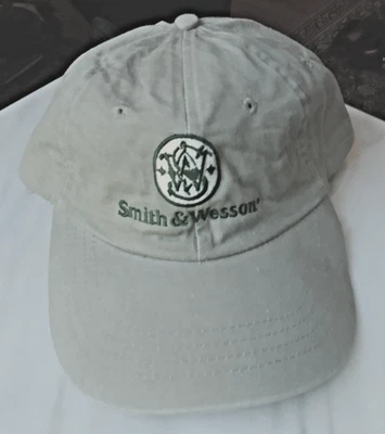 Novo com etiquetas~Chapéu/Tampa Logotipo Vintage Smith & Wesson~Bordado em Verde em Cáqui Claro~2000 - Imagem 1 de 4