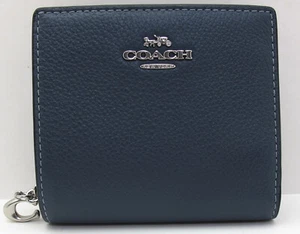 NUEVO CON ETIQUETAS Auténtica Cartera COACH Cuero Guijarro Doble Plegable a Presión C2862 SV/Denim/Azul Oscuro - Imagen 1 de 8