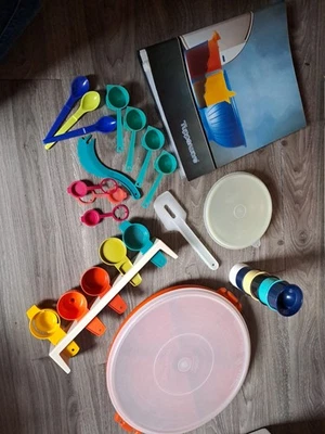 Tupperware Küchenhelfer Messbecher Trichter Eigelbtrenner Snackbox Eierbecher - Bild 1 von 4