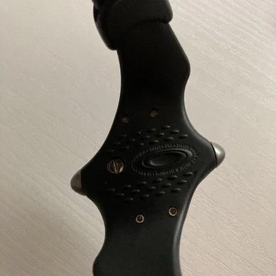 RELOJ OAKLEY BULLET ANALÓGICO CAJA PLATEADA CORREA DE GOMA NEGRA Foto 1 de 2