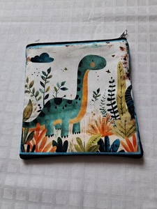 Mäppchen, Dinos, 15 x 16 cm , wattiert,Reißversch Handarbeit, eigene Herstellung - Bild 1 von 4