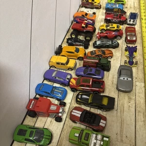 31 kleine Autos, LKW Spielzeug  - Bild 1 von 7