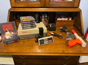 Nintendo NES Console Bundle Tested - 5 Games 1 Controller & Zapper W/Cords Clean - Picture 1 of 4