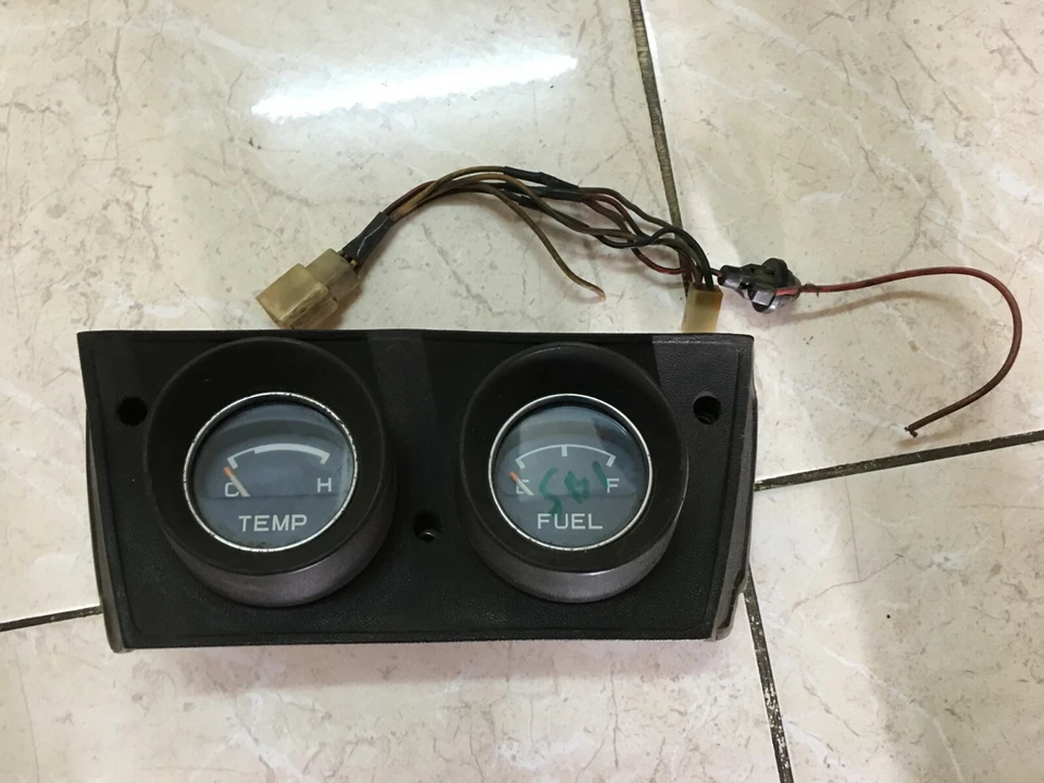 Cuadro medidor de combustible y temperatura JDM Honda Civic 1200 SB1 1973-1979 (usado) Foto 1 de 4