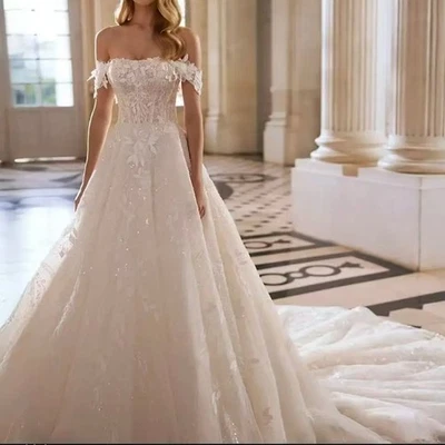 Vestido de novia línea A con apliques de encaje al hombro descubierto Jack Foto 1 de 4