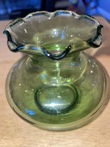 Vintage Mid-Century ANCHOR HOCKING Green Ruffled Edge Glass Vase 3.5”x 4” - Picture 1 of 4