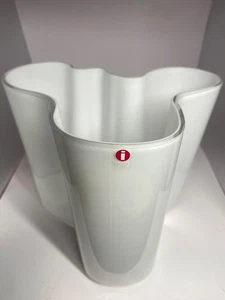 White Cased Glass Littala Alvar Aalto Savoy Vase, Signed By Artist. 6.5" Tall - Picture 1 of 5