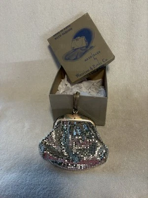 Bolsa de pulso vintage Whiting & Davis Co prata malha clutch, década de 1930’ - Imagem 1 de 4