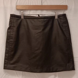 H&M Kunstleder Minirock Damen 10 schwarz kurz Reißverschluss minimalistisch Karriere - Bild 1 von 4