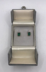 Vintage Faux Emerald & Dominique Gold Tone  Pierced Dangle Earrings In Box - Picture 1 of 7