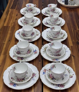 30-teiliges Vintage Aynsley #2383 Fine Bone China Set, Pastell Blumen Krokus, Goldrand, EUC - Bild 1 von 20