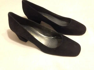 STUART WEITZMAN BLACK SUEDE MARYMID ANGLED BLOCK HEEL PUMPS - SIZE 8.5 - Picture 1 of 13