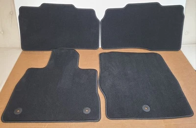 Nuevo juego de cuatro alfombrillas Ford Explorer 2021-2025 OEM GZ03A Foto 1 de 4