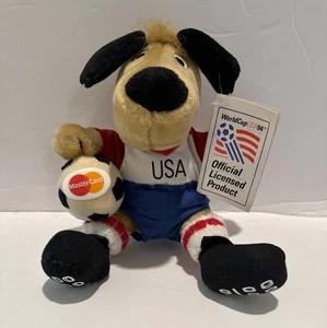 De colección Copa Mundial de la FIFA 1994 Peluche Striker Fútbol Perro EE. UU. DAKIN NUEVO CON ETIQUETAS Mastercard - Imagen 1 de 15