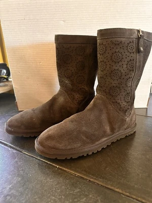 UGG Australia Lo Pro Botas Cortas Marrón Perforadas Mujer’s Talla 9 EU 40 Foto 1 de 4