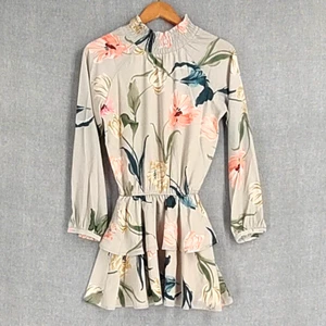 Abito Yumi Kim Class Act XXS avorio floreale rayon collo alto mini blouson a strati - Foto 1 di 19