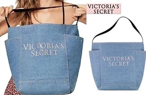 Borsa a tracolla nuova con etichetta Victoria's Secret logo blu denim chiaro borchie bellissima nuova - Foto 1 di 6