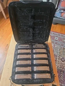 Jeu de 12 clés NOS Johnson River King Harmonicas série complète dans étui - Photo 1/6
