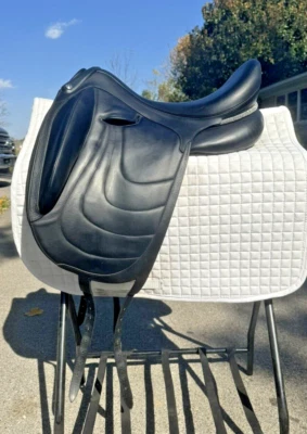 Sillín de doma Devoucoux Makila Harmonie 18” 2A 2018 tubería plateada brillante Foto 1 de 4