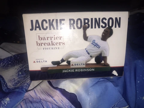 JACKIE ROBINSON Breaking Barriers Figurine Brooklyn Dodgers Atlanta Braves Promo Cover