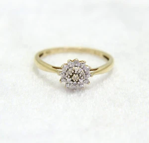 Anillo con racimo de diamantes de oro de 9 quilates talla 6 3/4 - N - Imagen 1 de 2