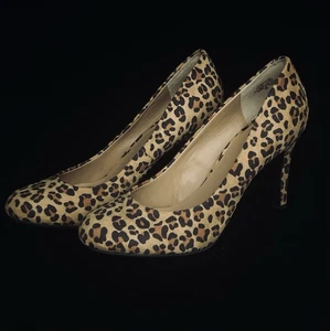 "Nuevos tacones Kelly & Katie estampado de leopardo punta redonda suade 3"" - talla 10" - Imagen 1 de 5