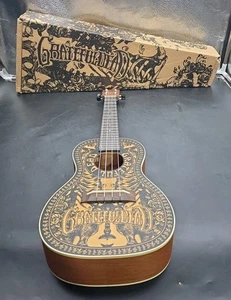 Gebrauchte Alvarez GDU26-Tattoo Grateful Dead Limited Edition Ukulele mit Box - Bild 1 von 14