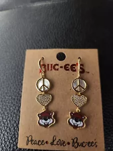 NEU Buc-ee’s Ohrringe Peace Symbol Herz Charm Bucces Bucees Biber Schmuck - Bild 1 von 1