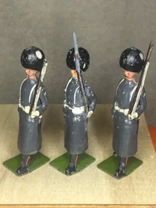 Britains, 3x Soldiers Marching - Picture 1 of 5