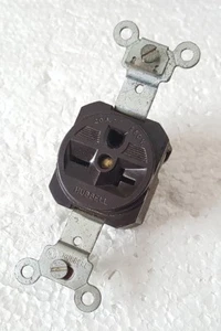 Receptáculo eléctrico vintage Hubbell 20 amperios - Imagen 1 de 5